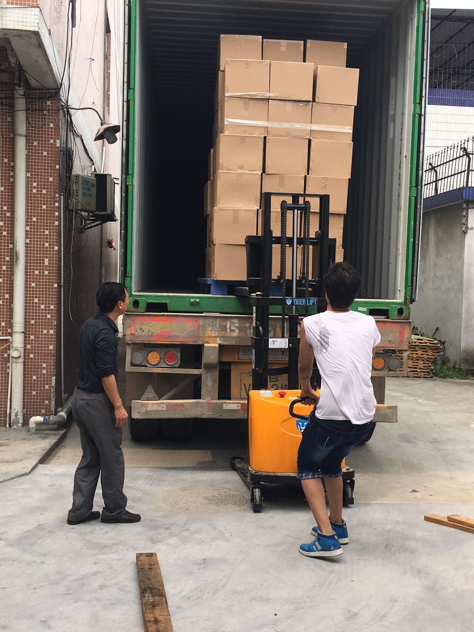 贊美一下我們的車間工人師傅